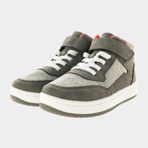 Balance 550 trainers in white and navy